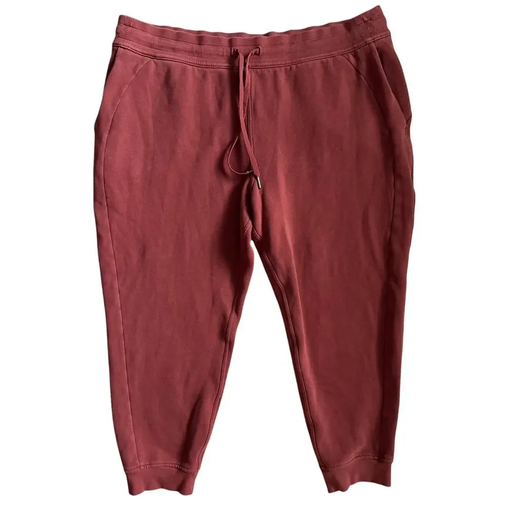 Lululemon Plus Scuba High-Rise Jogger in Date Brown Size 20